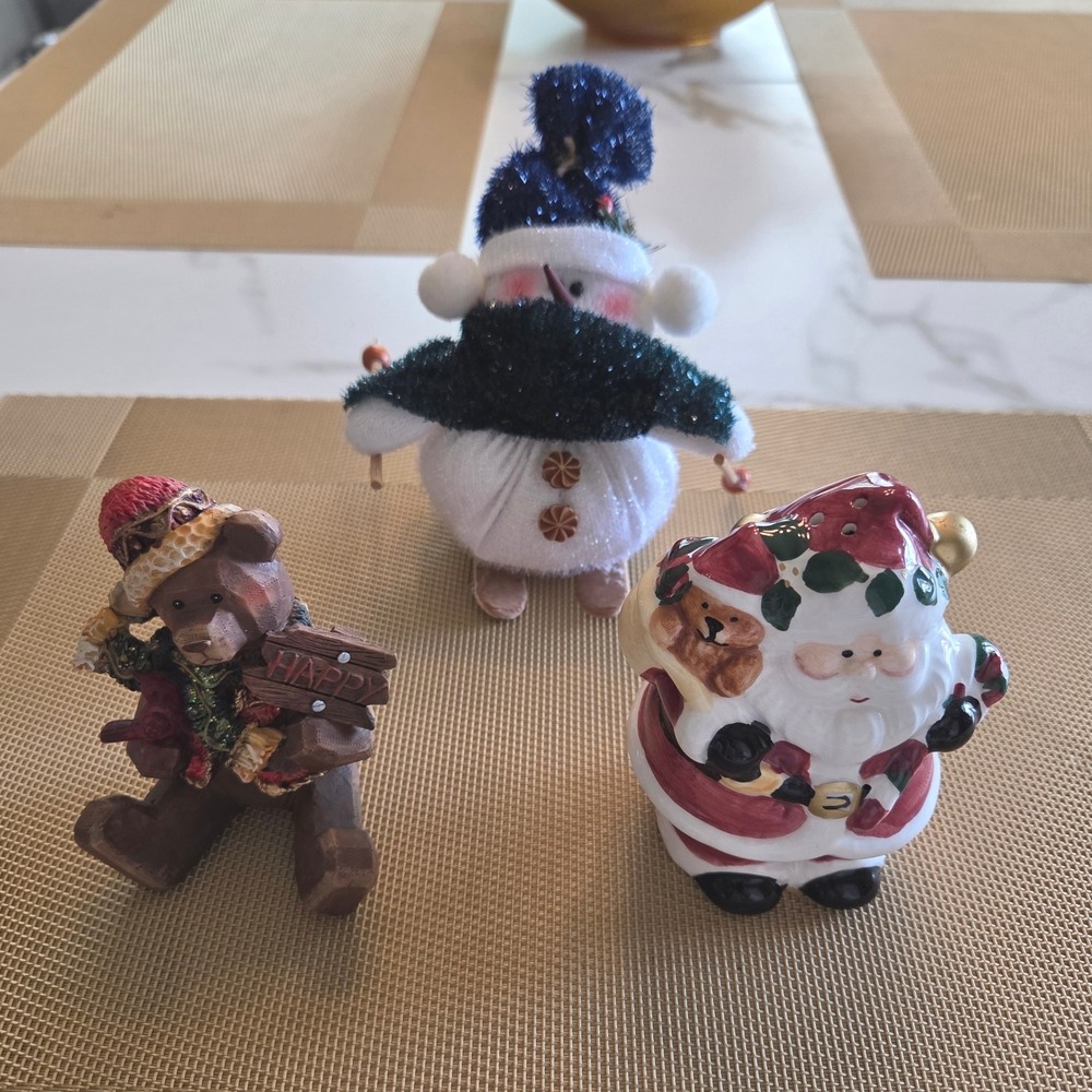 Y2K Holiday Decor Set 3 Christmas Figurines Santa Snowman Bear Happy Sign‎